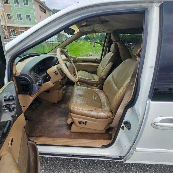 1999 Chrysler Town & Country LX