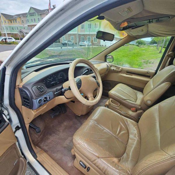 1999 Chrysler Town & Country LX