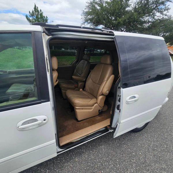 1999 Chrysler Town & Country LX