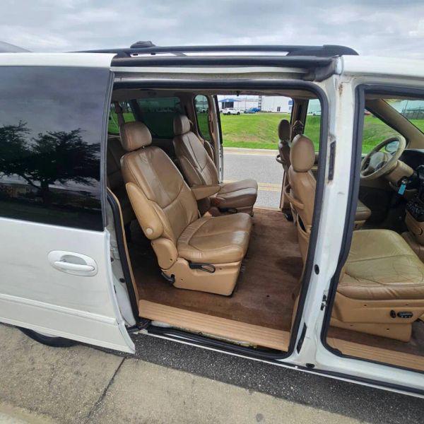 1999 Chrysler Town & Country LX