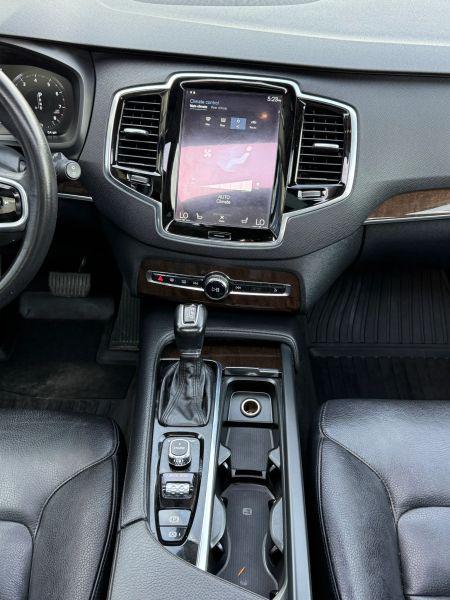 2016 Volvo XC90 T6 Momentum