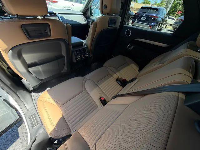 2025 Land Rover Discovery P360 Dynamic SE