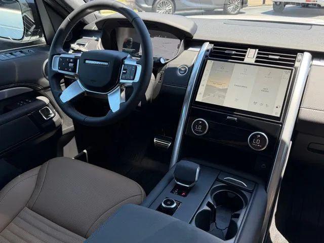 2025 Land Rover Discovery P360 Dynamic SE