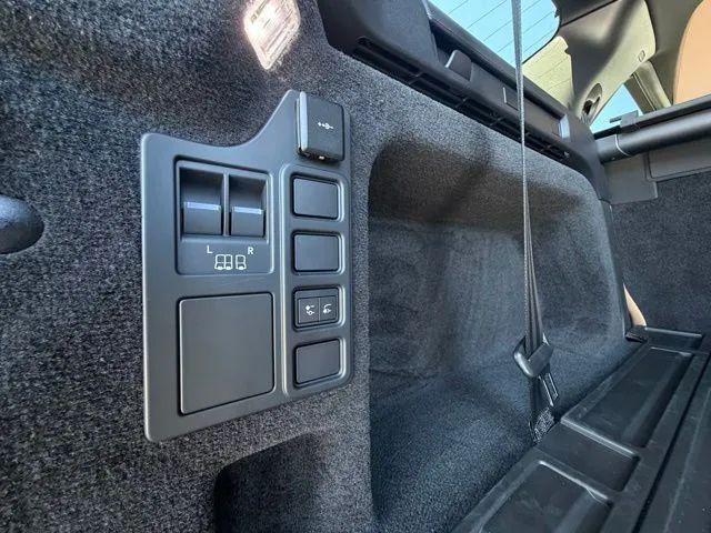 2025 Land Rover Discovery P360 Dynamic SE