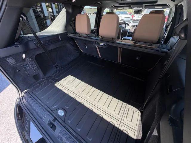 2025 Land Rover Discovery P360 Dynamic SE