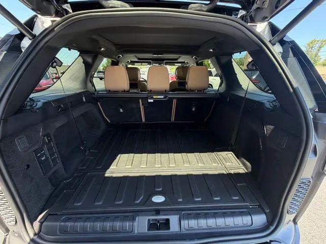 2025 Land Rover Discovery P360 Dynamic SE