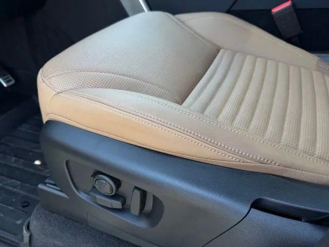2025 Land Rover Discovery P360 Dynamic SE