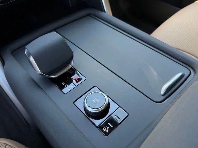 2025 Land Rover Discovery P360 Dynamic SE