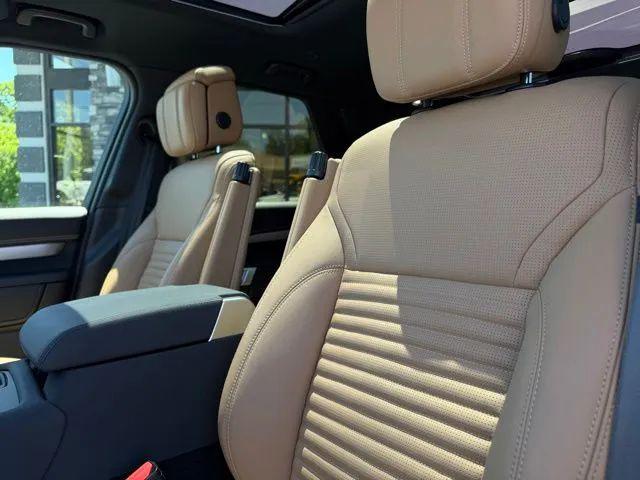 2025 Land Rover Discovery P360 Dynamic SE