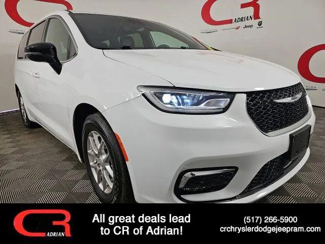 2025 Chrysler Pacifica Select for sale in Adrian, MI