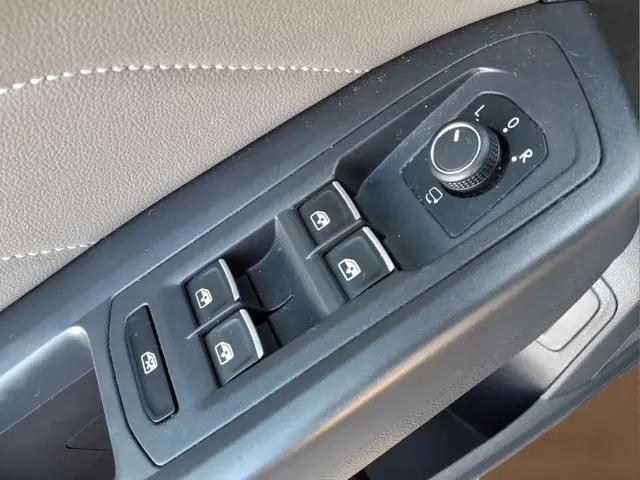 2023 Volkswagen Atlas Cross Sport 3.6L V6 SEL Premium R-Line