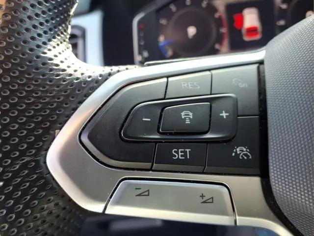 2023 Volkswagen Atlas Cross Sport 3.6L V6 SEL Premium R-Line