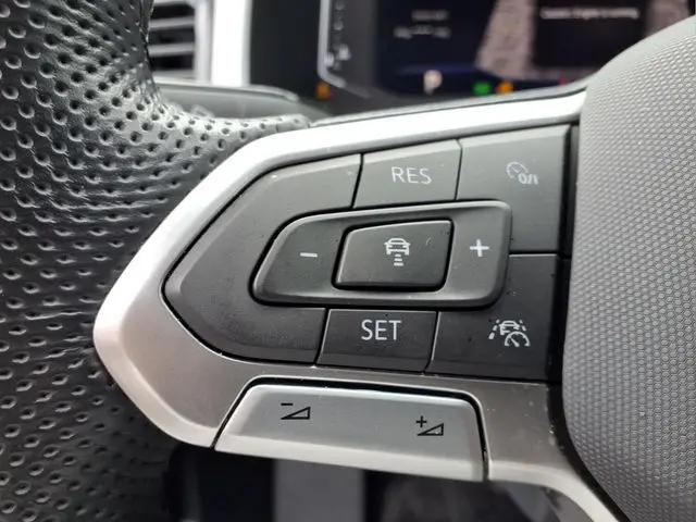 2023 Volkswagen Atlas Cross Sport 3.6L V6 SEL R-Line Black