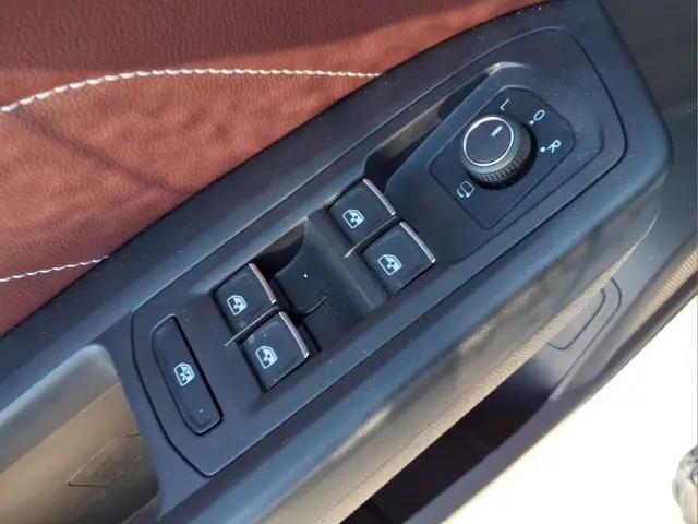 2023 Volkswagen Atlas Cross Sport 3.6L V6 SEL Premium R-Line