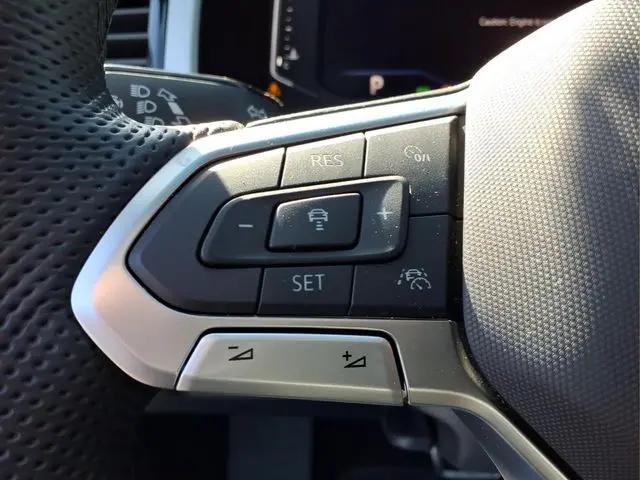 2023 Volkswagen Atlas Cross Sport 3.6L V6 SEL Premium R-Line