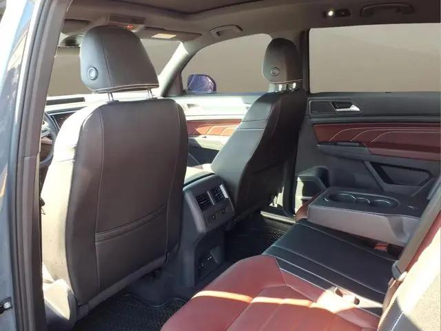 2023 Volkswagen Atlas Cross Sport 3.6L V6 SEL Premium R-Line