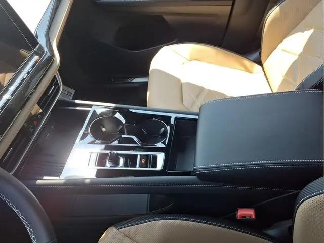 2026 Volkswagen Atlas Cross Sport SE with Technology