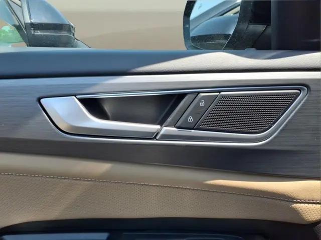 2026 Volkswagen Atlas Cross Sport SE with Technology