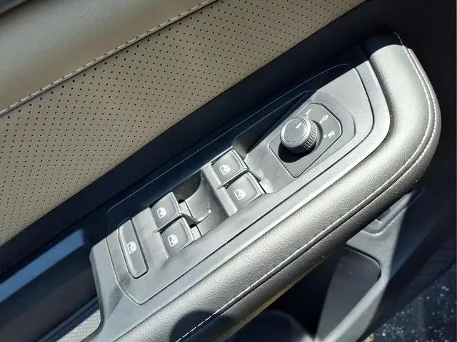 2026 Volkswagen Atlas Cross Sport SE with Technology