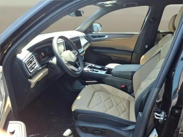2026 Volkswagen Atlas Cross Sport SE with Technology