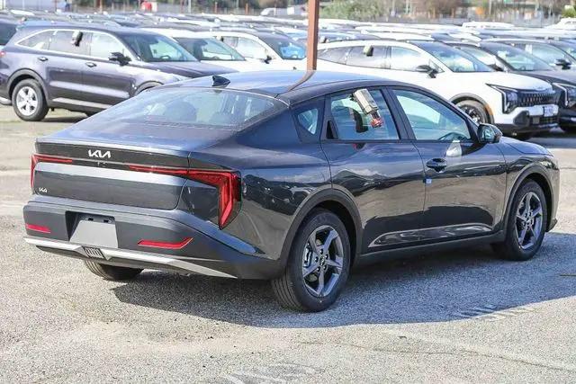 2026 Kia K4 LXS