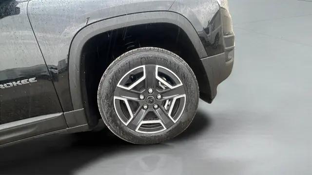 2026 Jeep Cherokee Laredo 4x4
