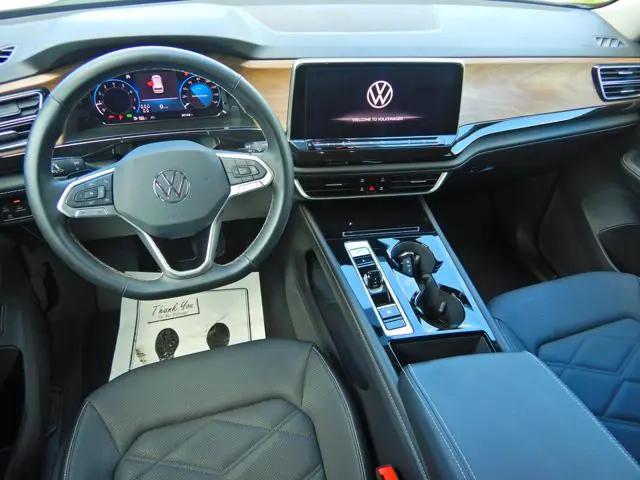 2025 Volkswagen Atlas 2.0T SE w/Technology