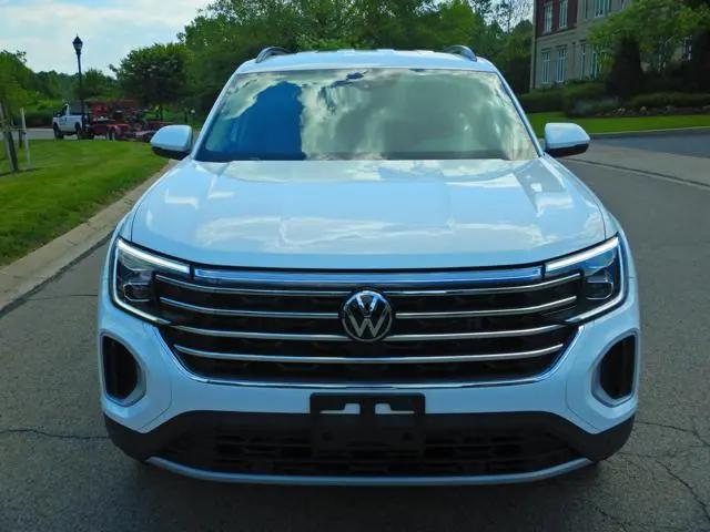 2025 Volkswagen Atlas 2.0T SE w/Technology