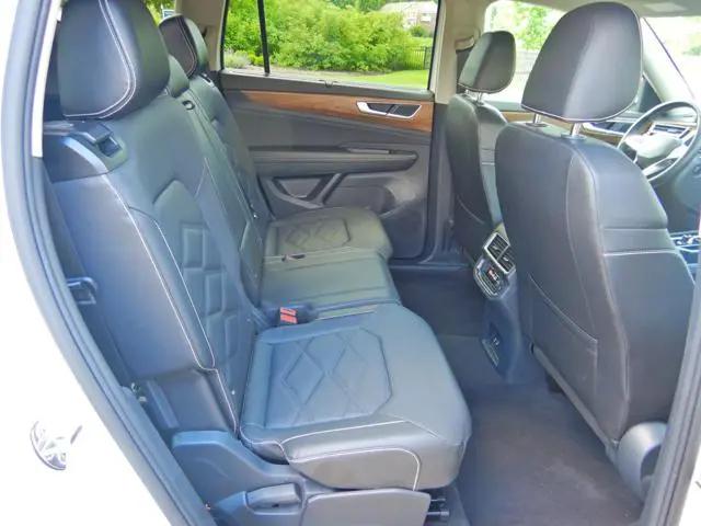 2025 Volkswagen Atlas 2.0T SE w/Technology