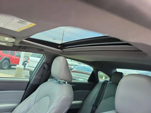 2021 Toyota Avalon Limited Hybrid