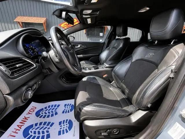 2015 Chrysler 200 S