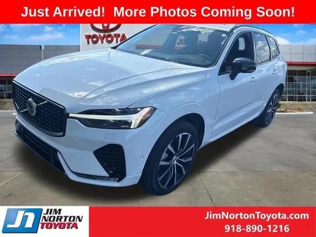 2024 Volvo XC60 B5 Ultimate Dark Theme