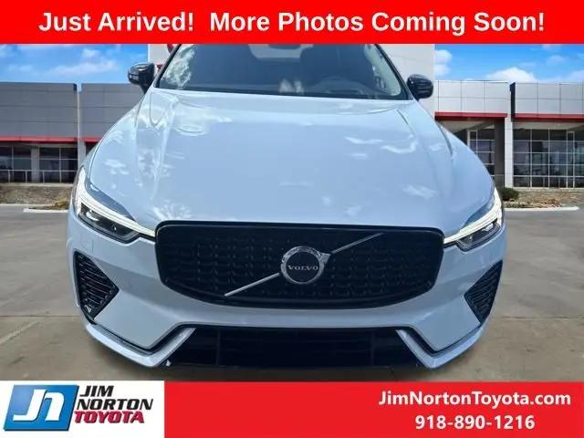 2024 Volvo XC60 B5 Ultimate Dark Theme