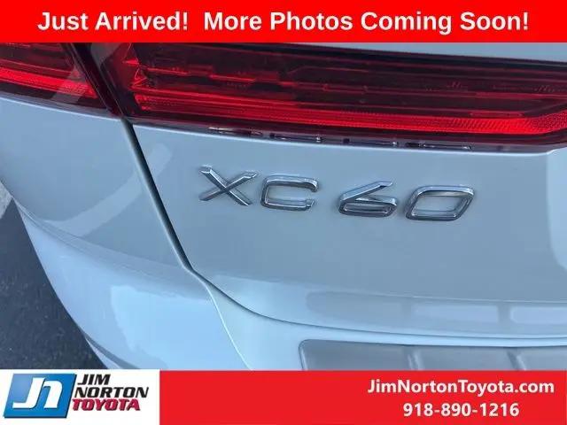 2024 Volvo XC60 B5 Ultimate Dark Theme