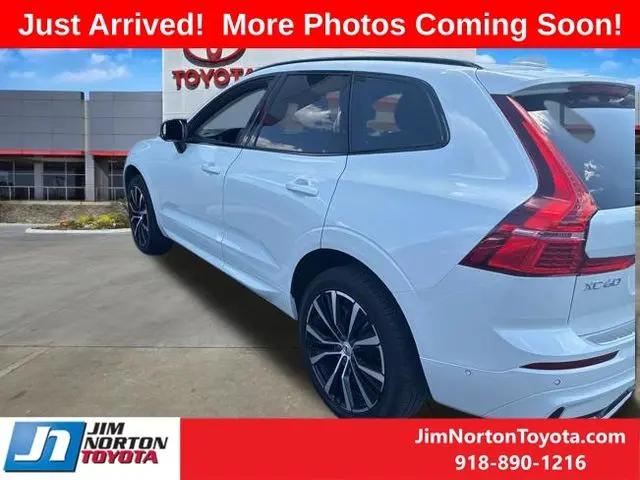 2024 Volvo XC60 B5 Ultimate Dark Theme
