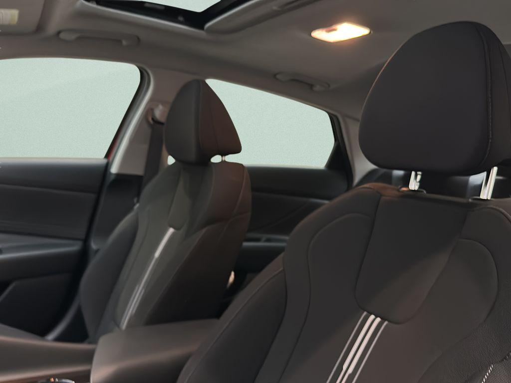 2025 Hyundai Elantra SEL - Photo 13
