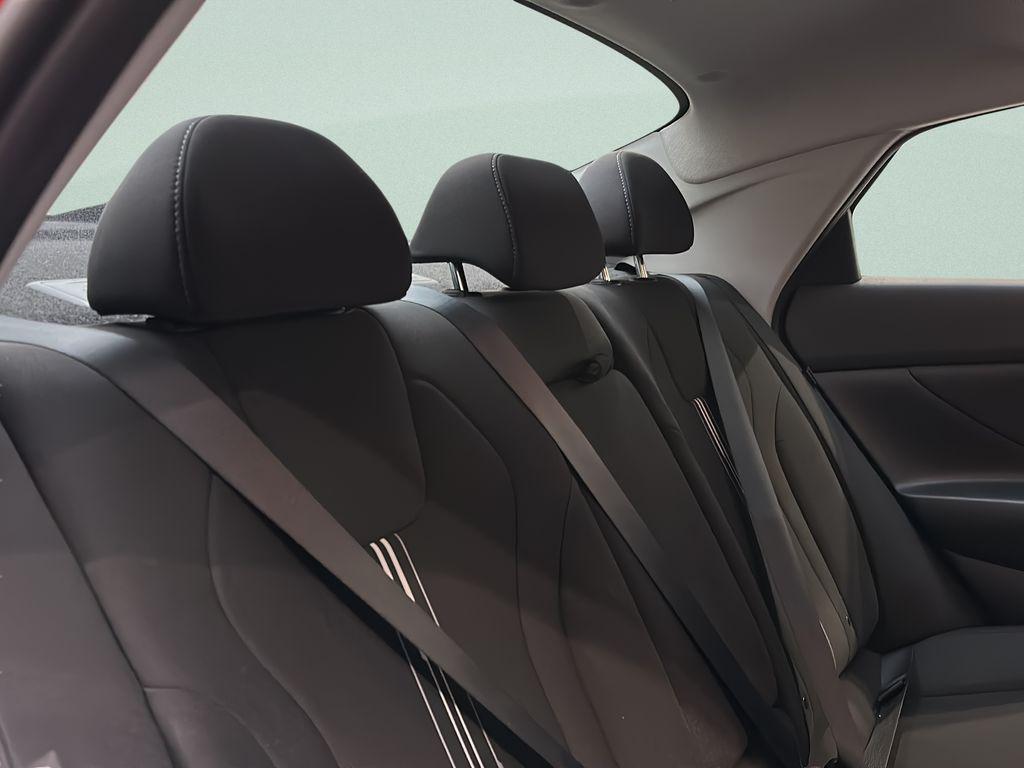 2025 Hyundai Elantra SEL - Photo 16