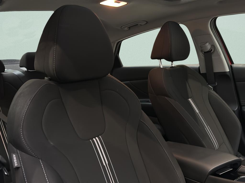 2025 Hyundai Elantra SEL - Photo 18