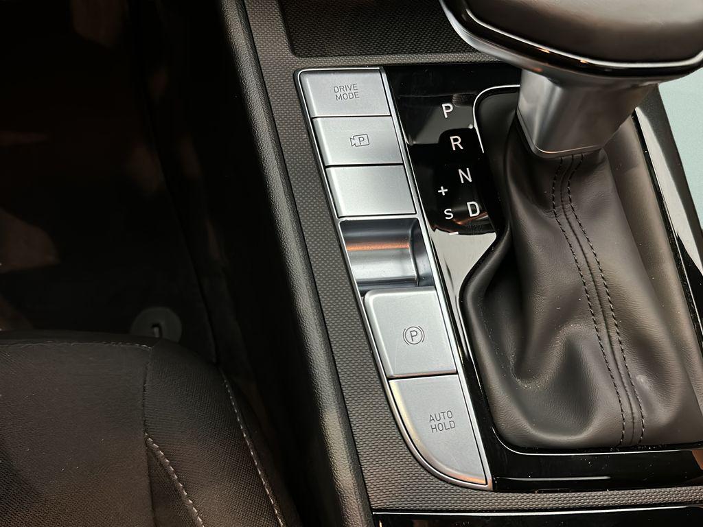 2025 Hyundai Elantra SEL - Photo 30