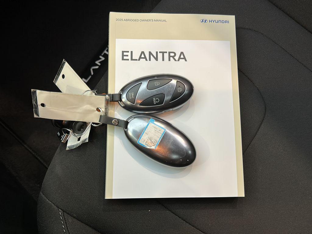 2025 Hyundai Elantra SEL - Photo 31