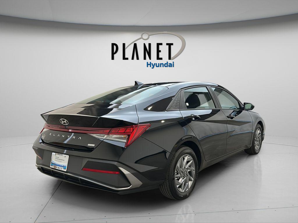 2025 Hyundai Elantra Blue - Photo 6
