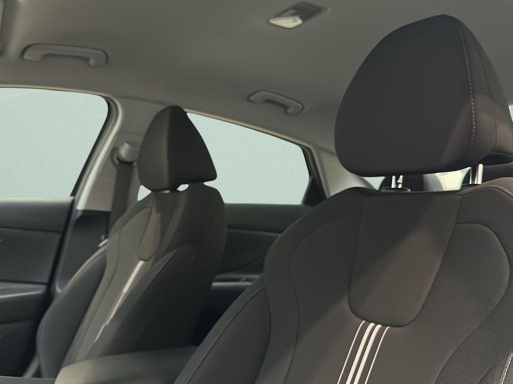 2025 Hyundai Elantra Blue - Photo 11