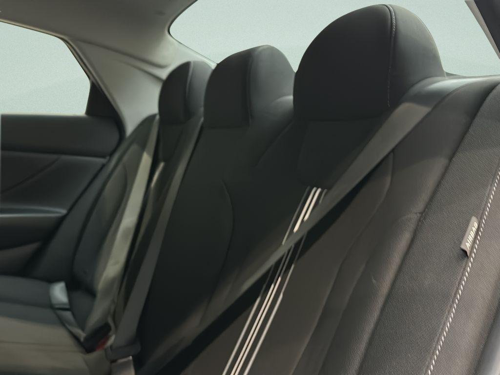 2025 Hyundai Elantra Blue - Photo 13