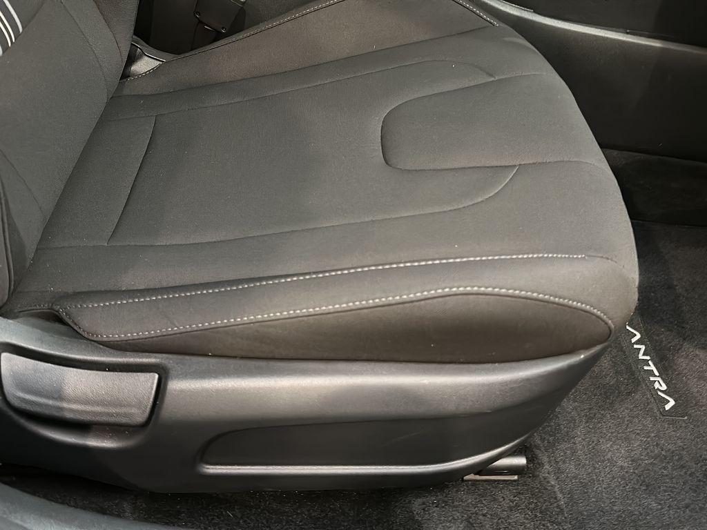 2025 Hyundai Elantra Blue - Photo 18