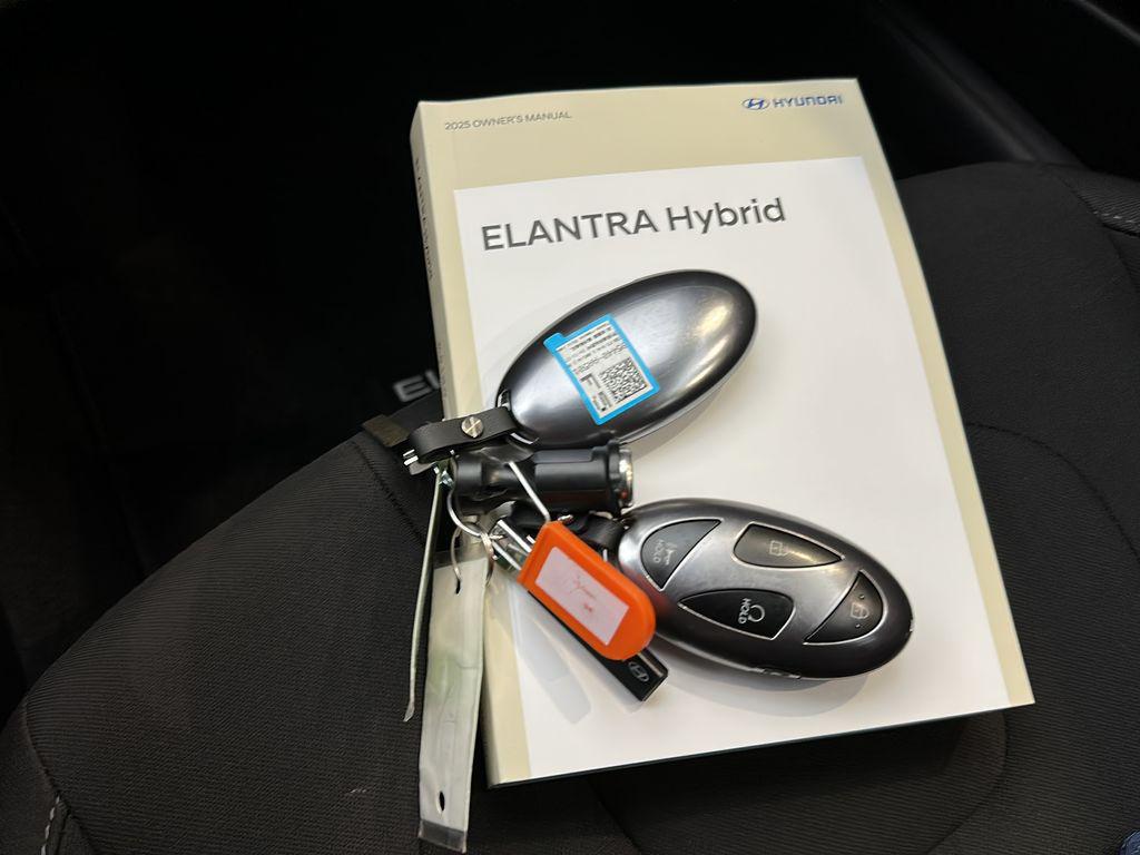 2025 Hyundai Elantra Blue - Photo 28