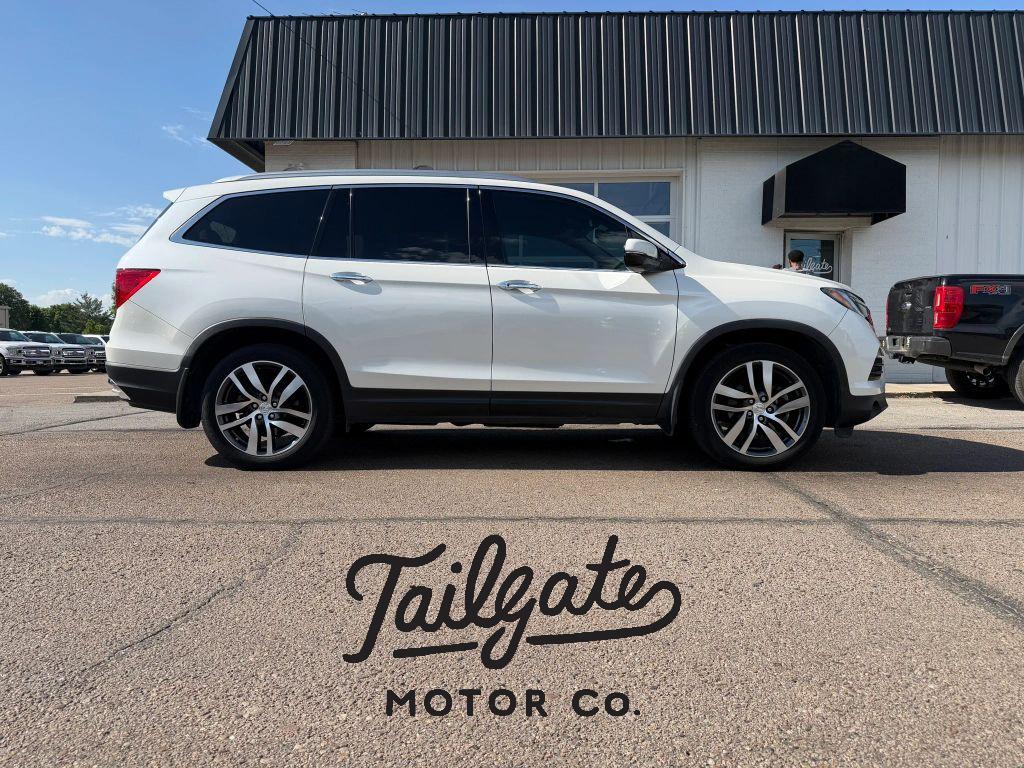 2017 Honda Pilot 4WD Elite's photo