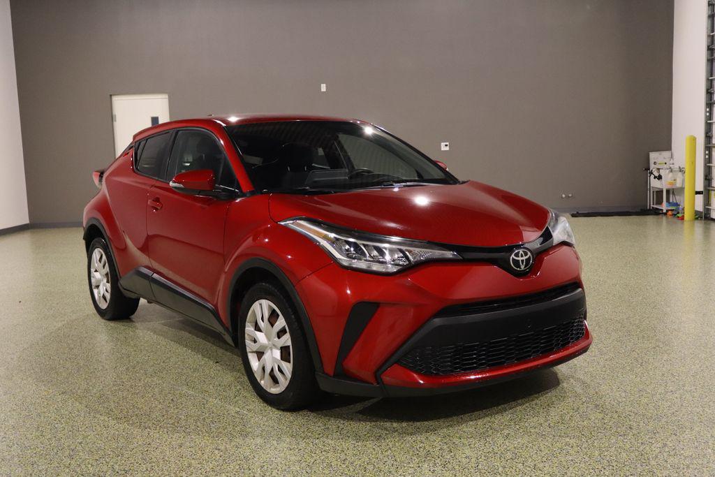 2020 Toyota C-HR LE's photo