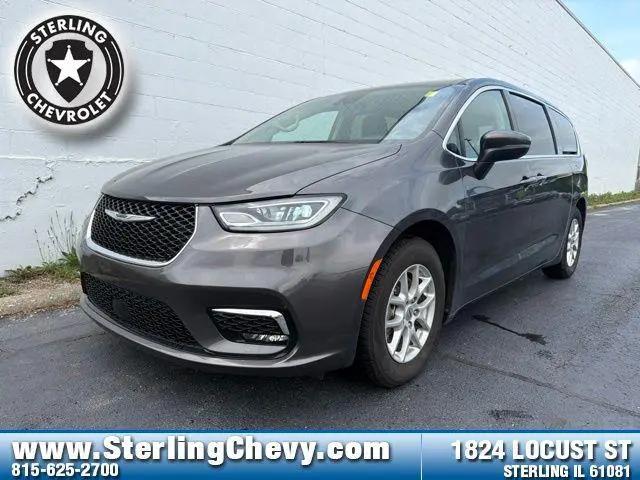 2023 Chrysler Pacifica Touring L for sale in Sterling, IL