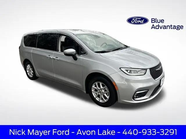 2023 Chrysler Pacifica Touring L for sale in Avon Lake, OH