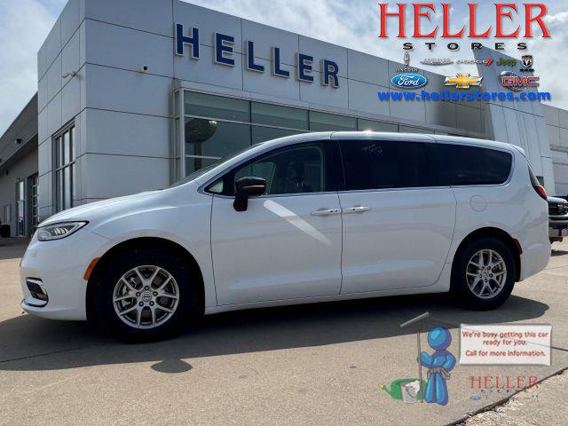 2024 Chrysler Pacifica Touring L for sale in El Paso, IL